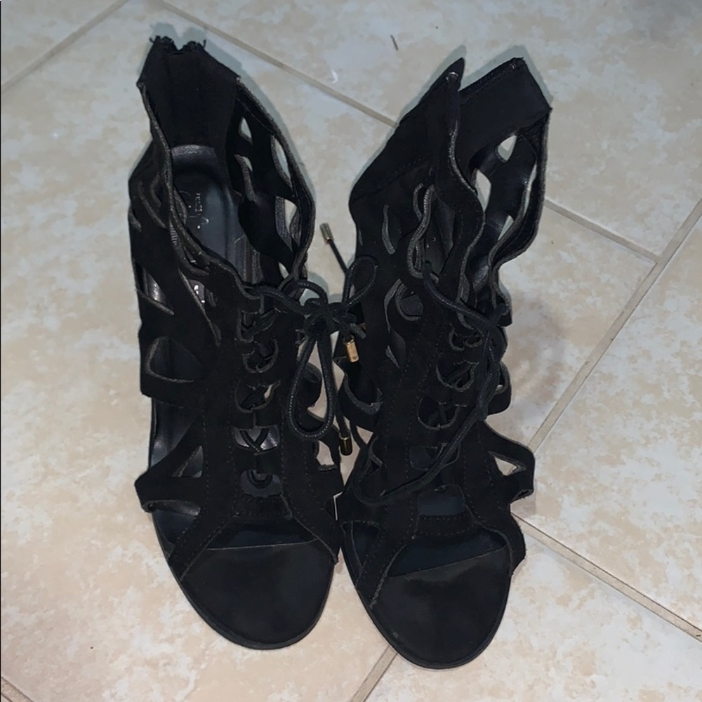 Black with chunky wood like heel